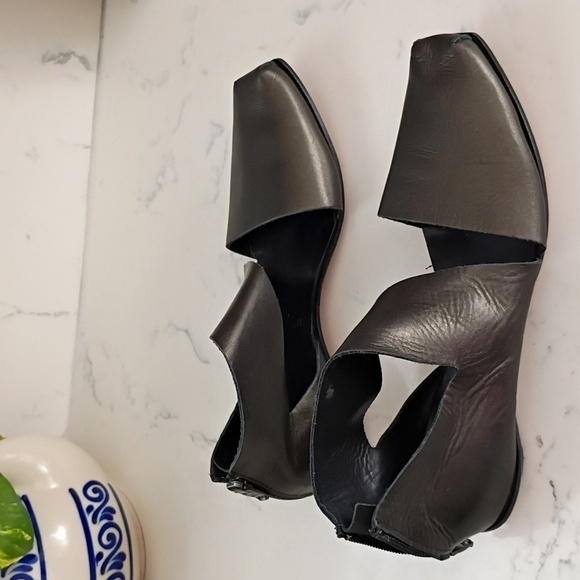 CYDWOQ VINTAGE LEATHER FLATS - Picture 1 of 11